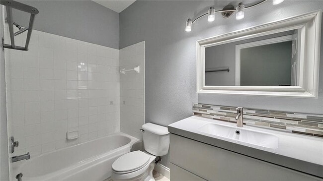 Building Photo - 4860 Chalfont Dr