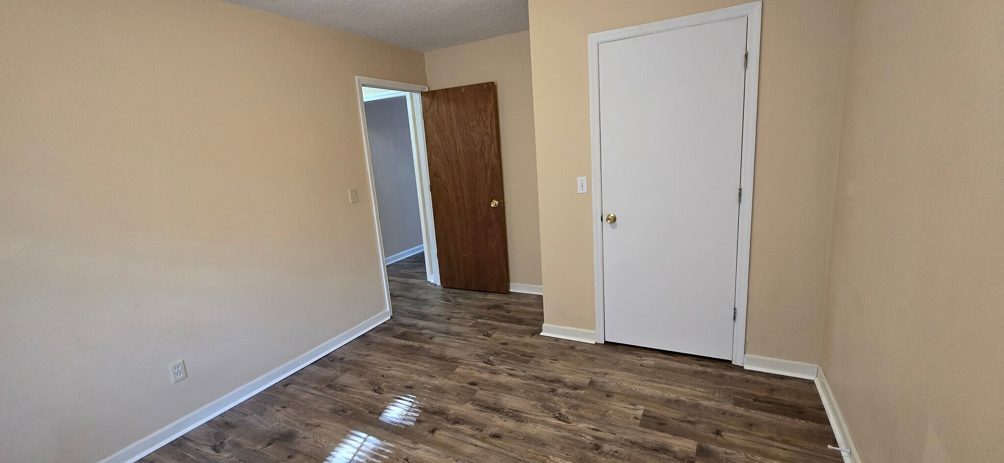 rear bedroom entrance and closet - 103 N Roosevelt St