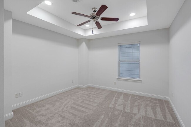 Building Photo - 2511 Sherwin St