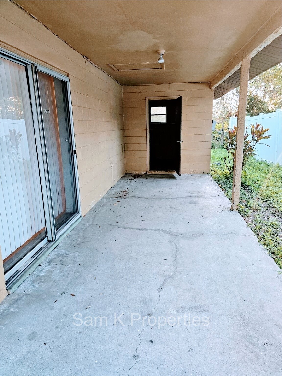 Building Photo - 331 W Alamo Dr