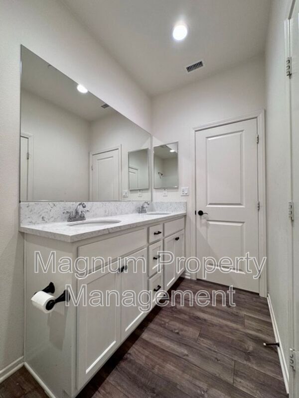 Building Photo - 24331 Ponderosa Ln