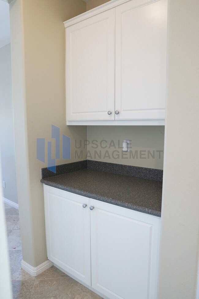 Building Photo - 2029 Savanna Way