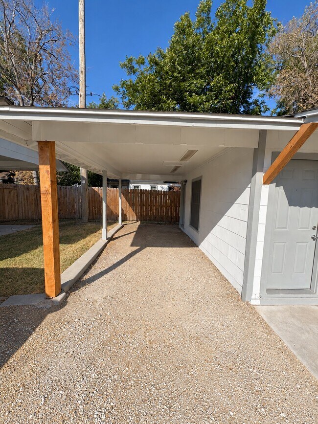 Building Photo - 300 Delmar Ct