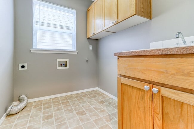 Building Photo - 20467 SW Rosemount St