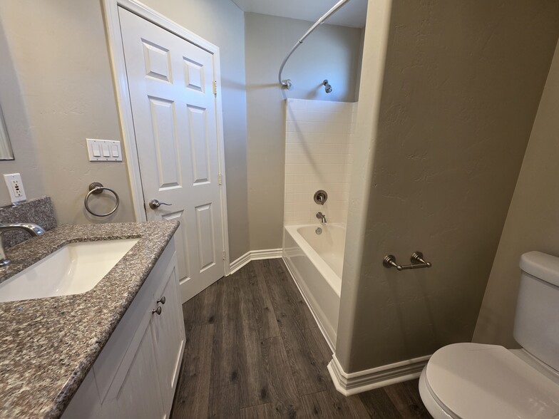 Building Photo - 2404 Morningside St