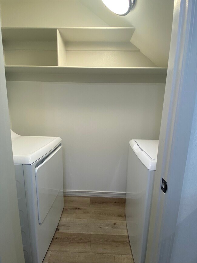 Building Photo - 416 E G St