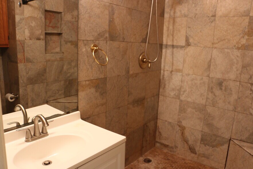 Building Photo - 446 Richvale Ln