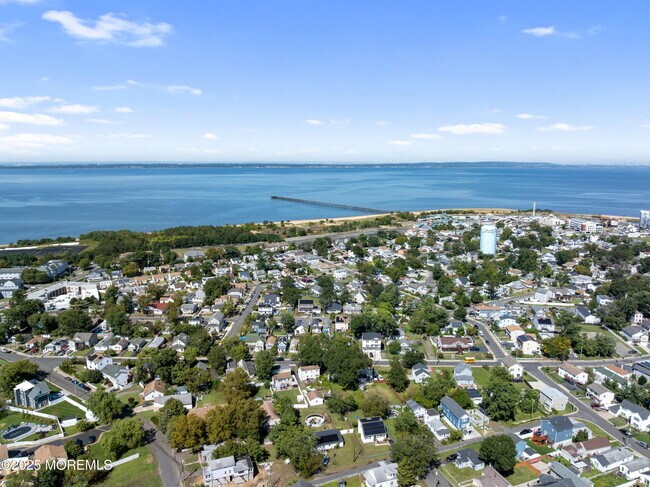 Building Photo - 212 Seeley Ave