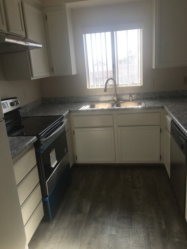 Building Photo - Update unit!!