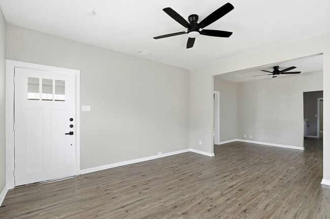 Building Photo - 1230 Hammond Ave