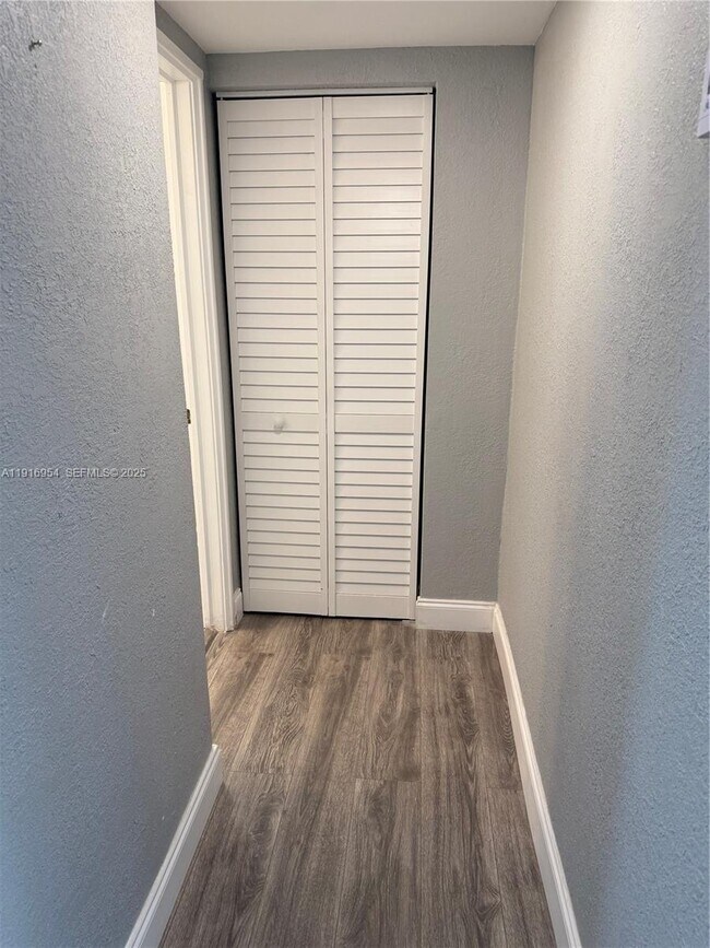 Building Photo - 291 NE 112th St