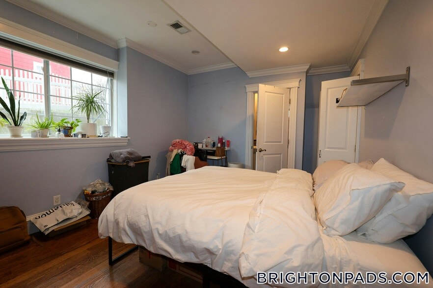 Building Photo - 127 Nonantum St