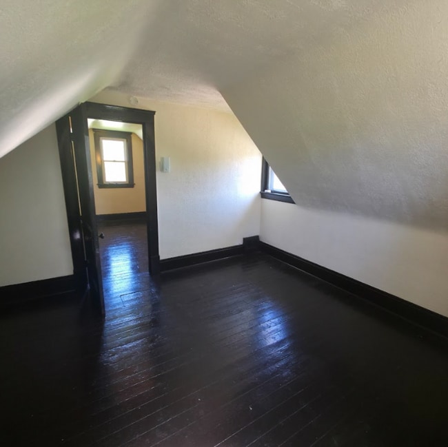 Building Photo - 14409 Elm St