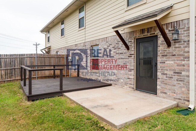 Building Photo - 905 Dart Ct