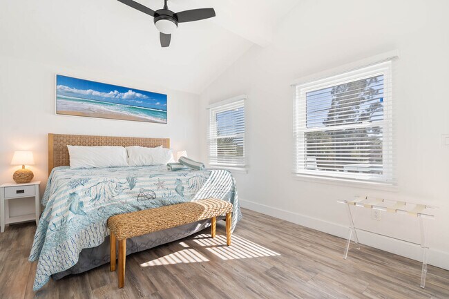 Building Photo - 113 4th Ave