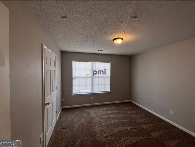 Building Photo - 6256 Serena Cv