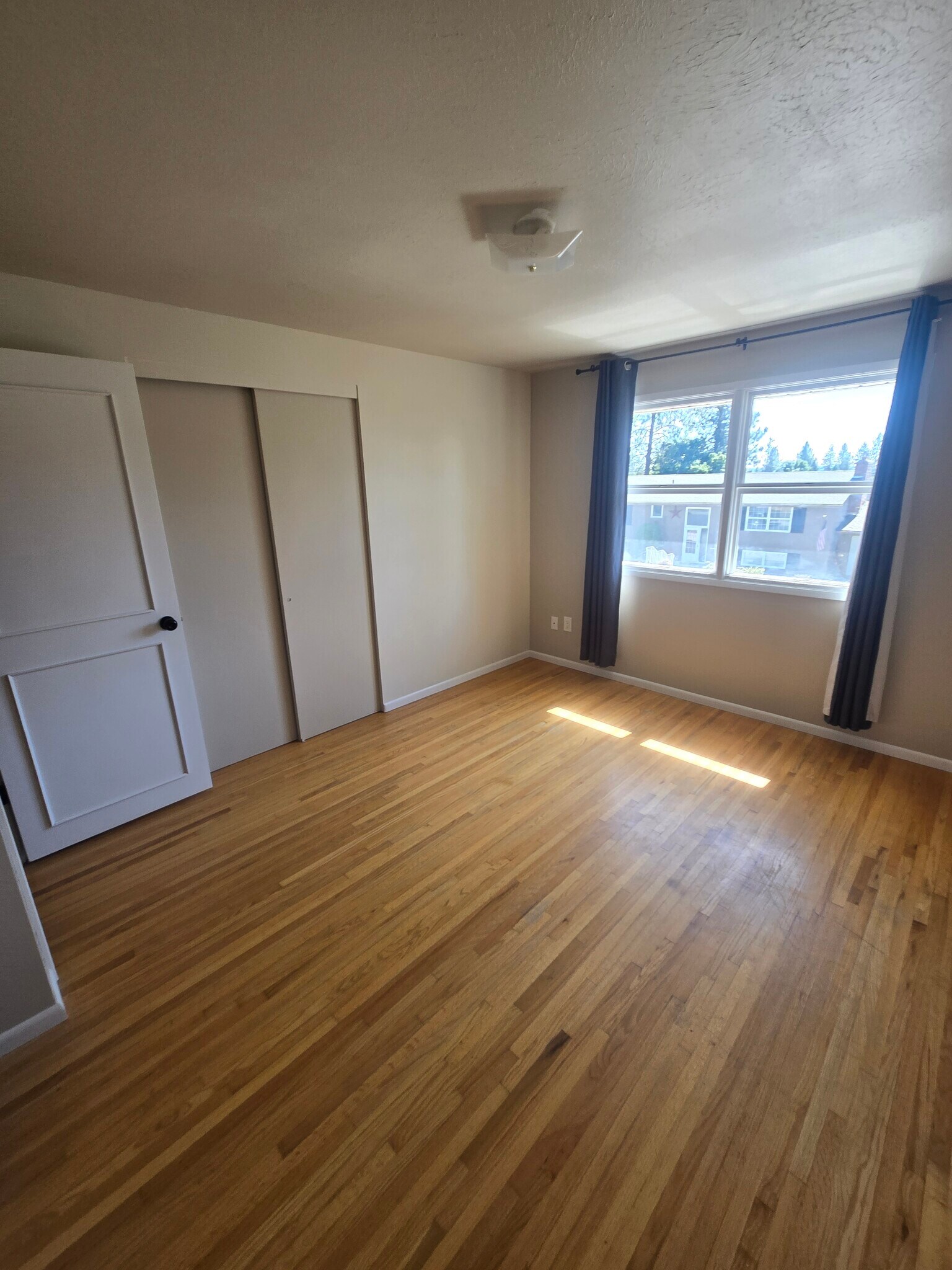 Building Photo - 3010 W Weile Ave