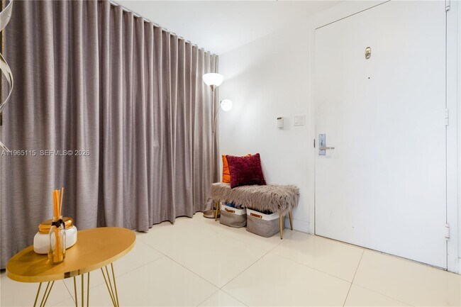 Building Photo - 495 Brickell Ave