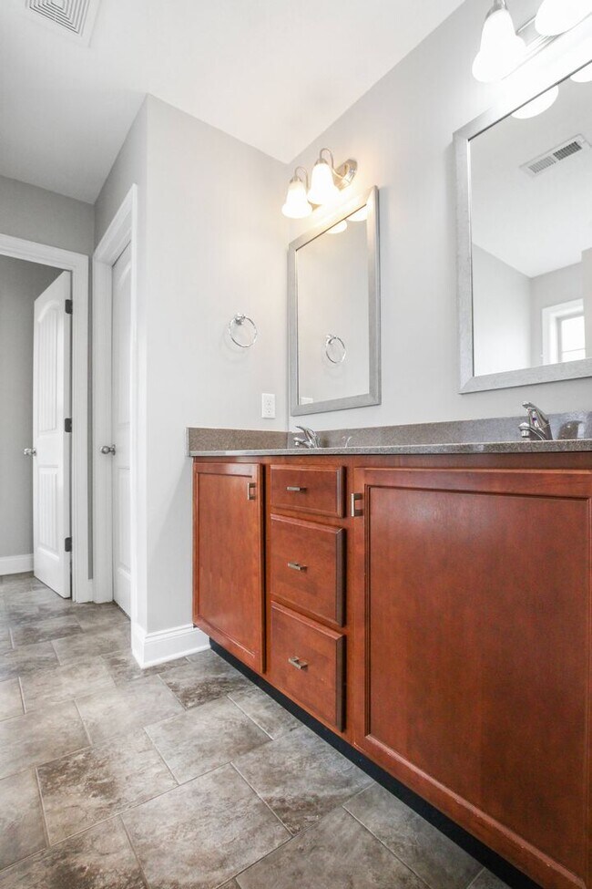 Building Photo - Pet Friendly Four Bedroom with Basement!