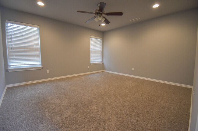 Building Photo - Nice 4 Bedroom Upscale Home In The Heart of Fayetteville!!