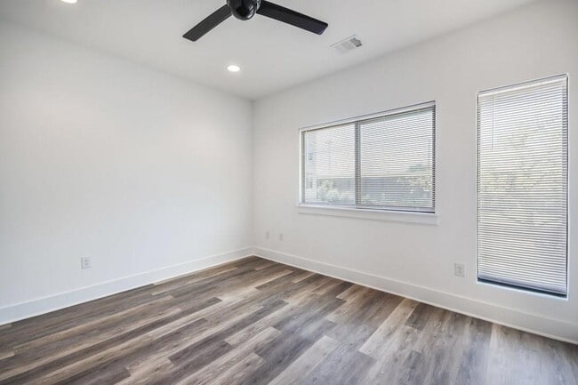 Building Photo - 607 W St Johns Ave