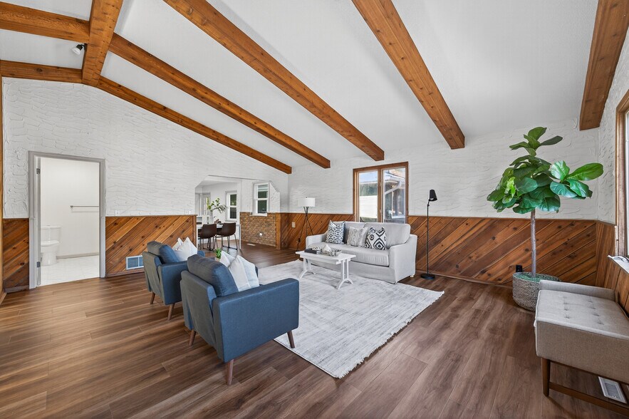 Building Photo - 1205 8th Ave S