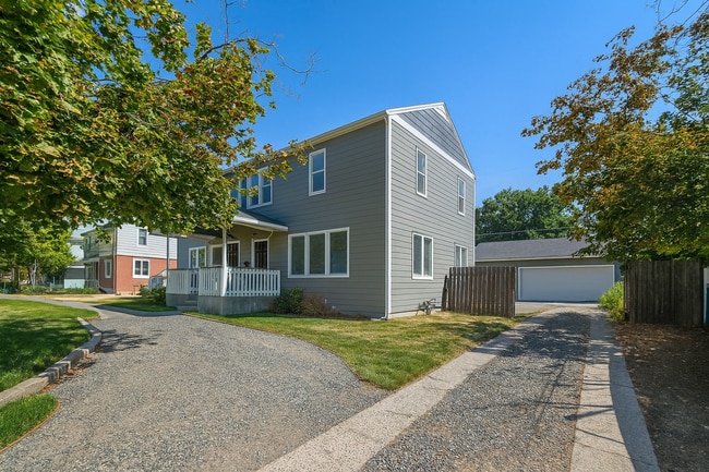 Building Photo - 320-322 Goethals Dr