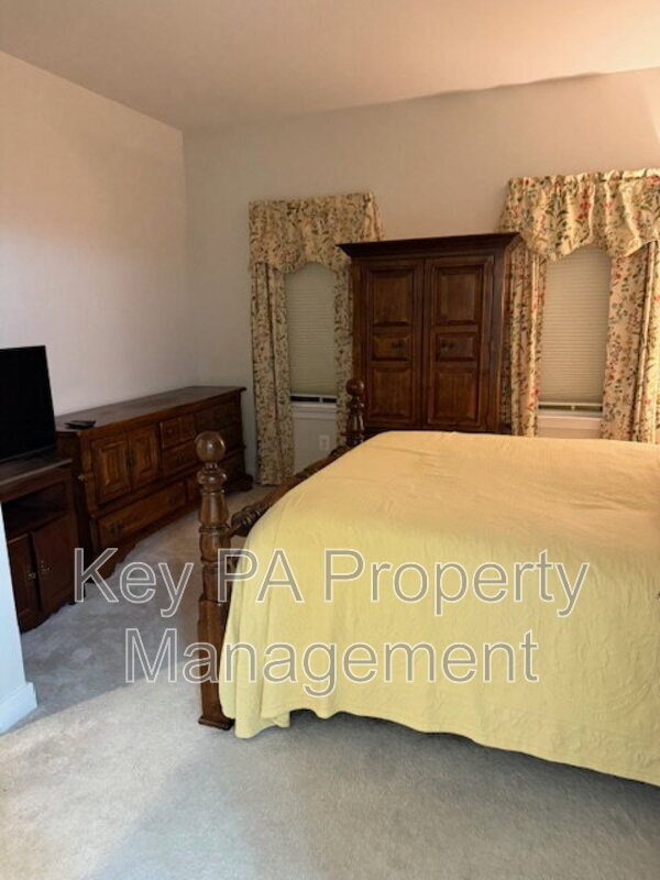 Building Photo - 659 Thomas Penn Dr