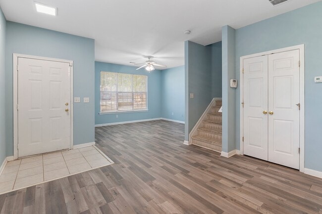 Building Photo - 7679 Creekside Ln