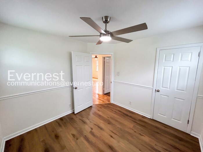 Building Photo - 4017 Meadow Rd