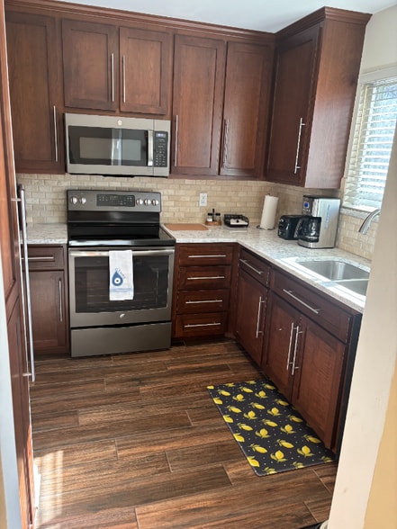 Building Photo - 10747 Oakmont St