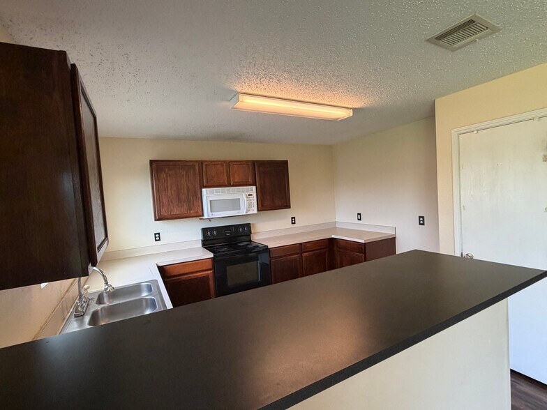 Building Photo - 8103 Zephyr Ct