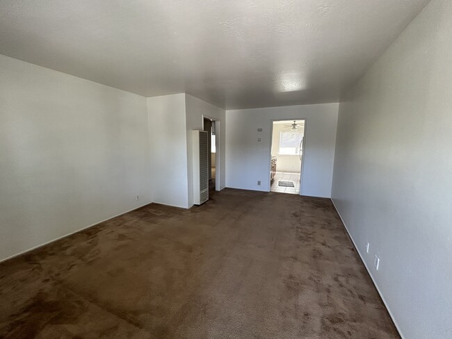 Primary Photo - 976 College Dr