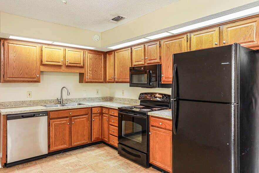 Building Photo - 8323 Cross Timbers Dr W