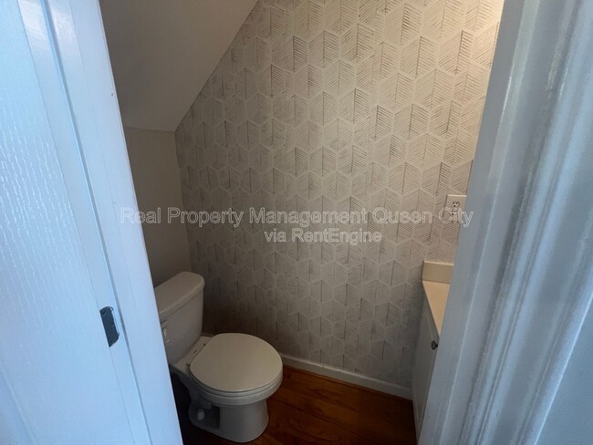 Building Photo - 1224 Green Oaks Ln