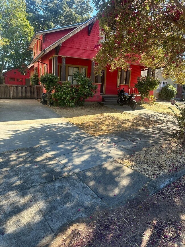 Building Photo - 334 Ridgway Ave