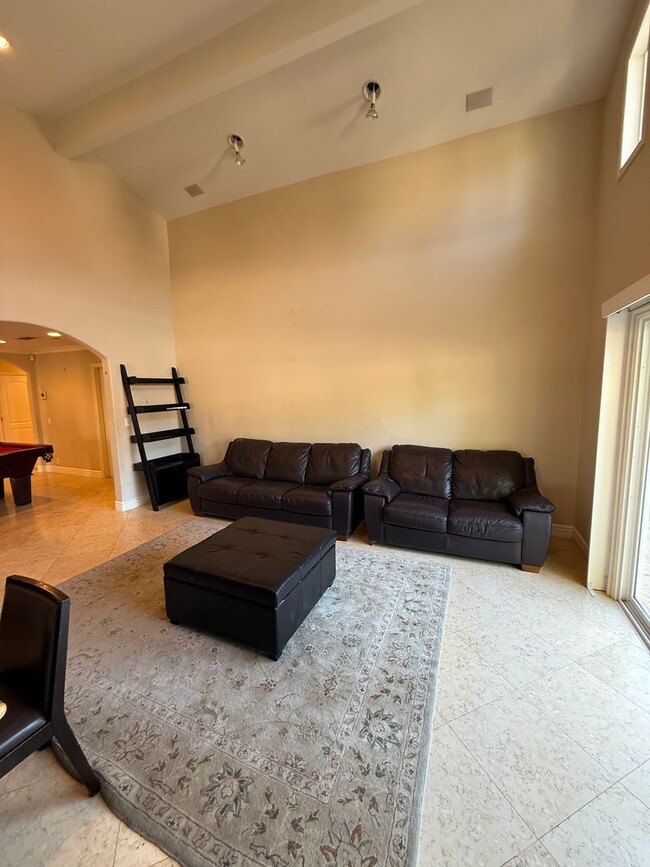 Building Photo - Beautiful 1 Story Porter Ranch, 3 Bedroom,...