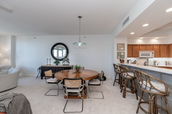 Building Photo - EXECUTIVE VACATION RENTAL