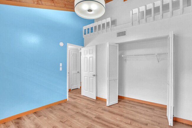 Building Photo - 100 Sparrow Dr