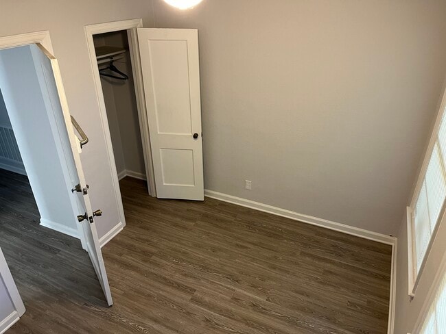 Building Photo - 1013 W Chase St