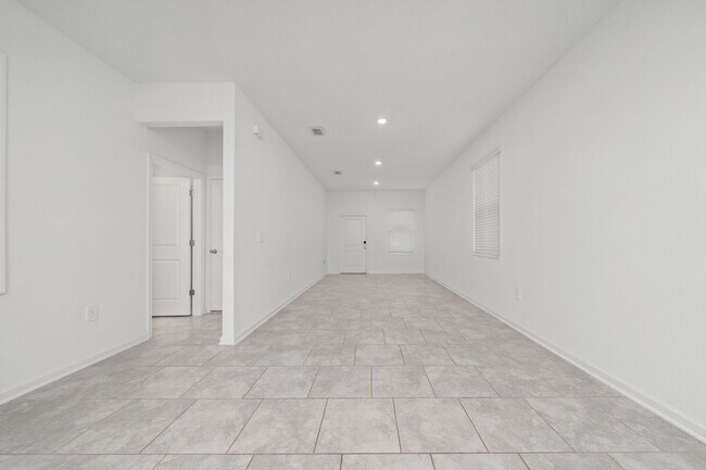 Building Photo - 3330 Laurent Lp