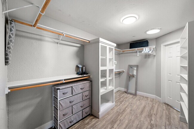 Building Photo - 4329 E Cherokee St