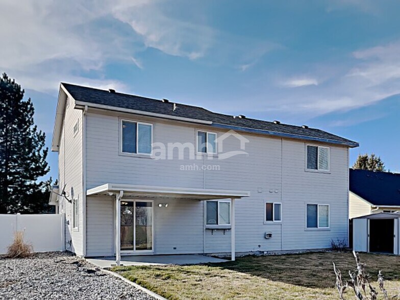 Building Photo - 584 N Nebula Ave