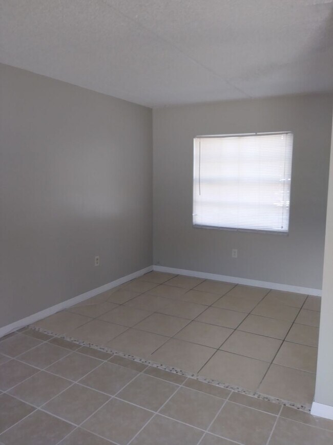 Building Photo - 1BR/1 BA Apt in Historic Downtown Eustis - Newly renovated with Laundry Room and W/D hookups