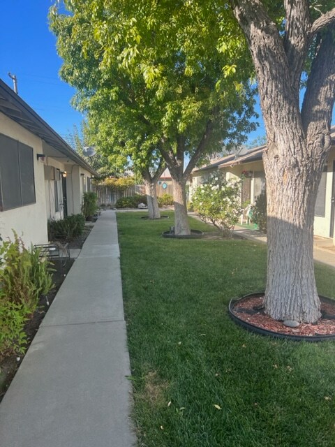 Building Photo - 1405 Eucalyptus Ave