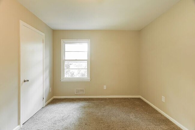 Building Photo - $1300! 3Bed/1Bath in Center Point! Available Soon! Cheers to 250 years—celebrate with limited-tim...