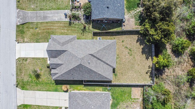 Building Photo - 419 Lazy Ln