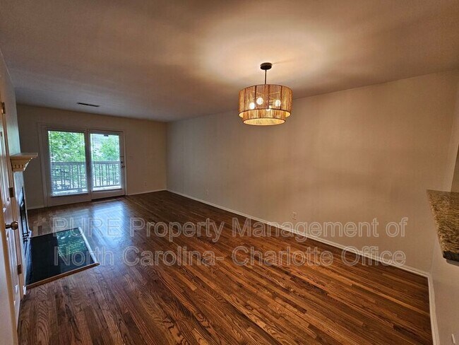 Building Photo - 333 Circle Ave