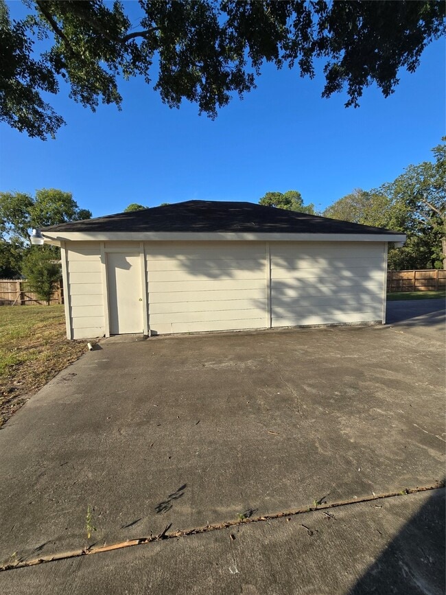 Building Photo - 11207 Iberia Dr