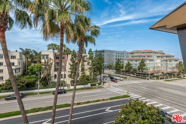 Building Photo - 5831 Seawalk Dr